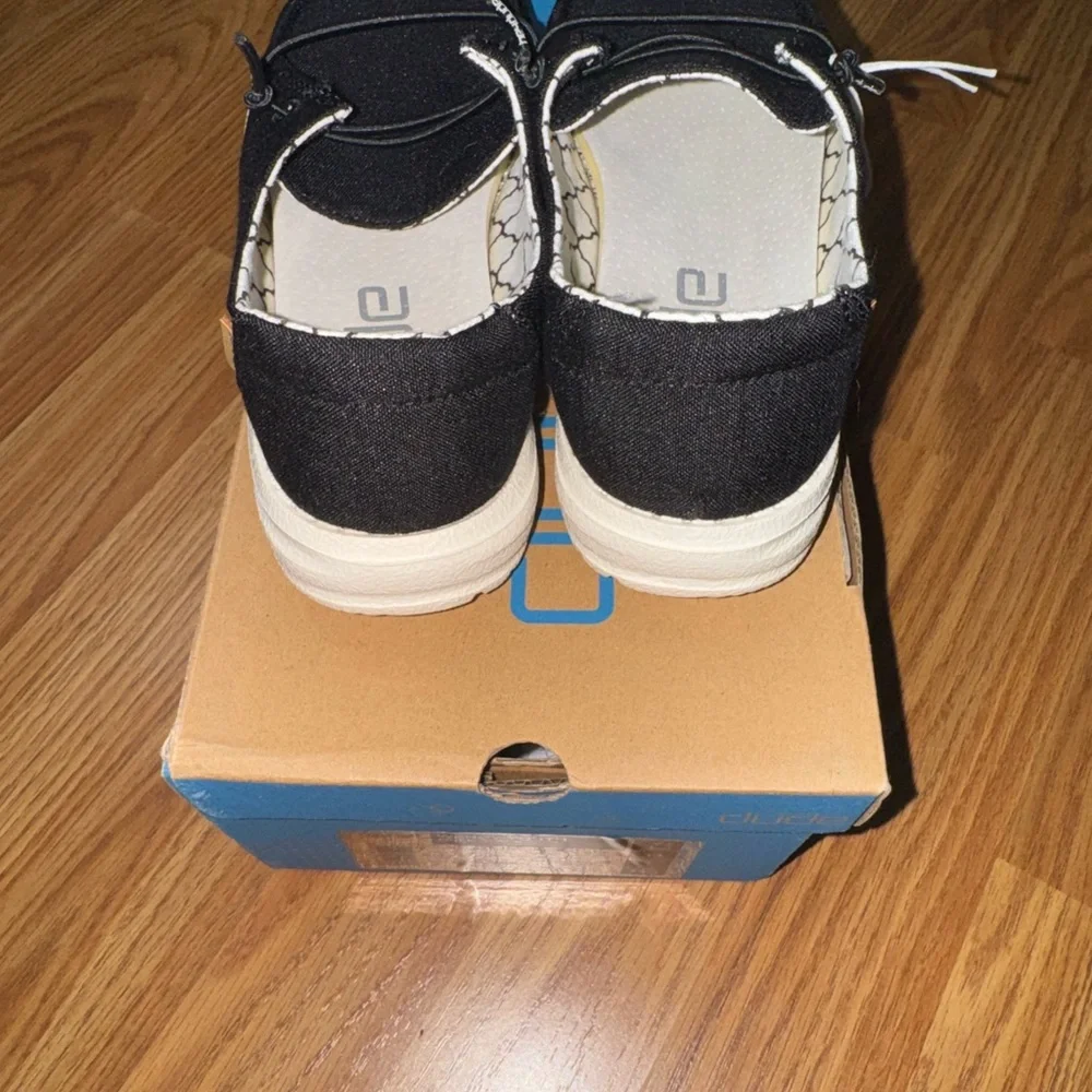 NWT Hey Dudes Youth Size 2 - Picture 5 of 8